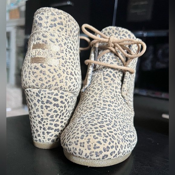 TOMS Ankle boots: Leopard Print (Size 5) - Picture 2 of 4